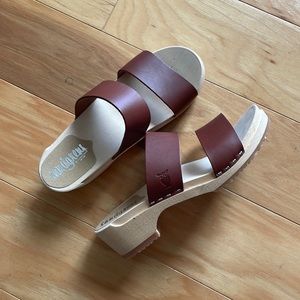 Sandgrens Stockholm Low - Brown Veg Clogs. Size 8